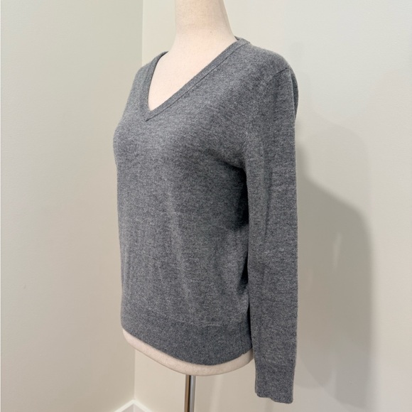 Quince V neck 100% cashmere sweater size XS - Picture 5 of 7